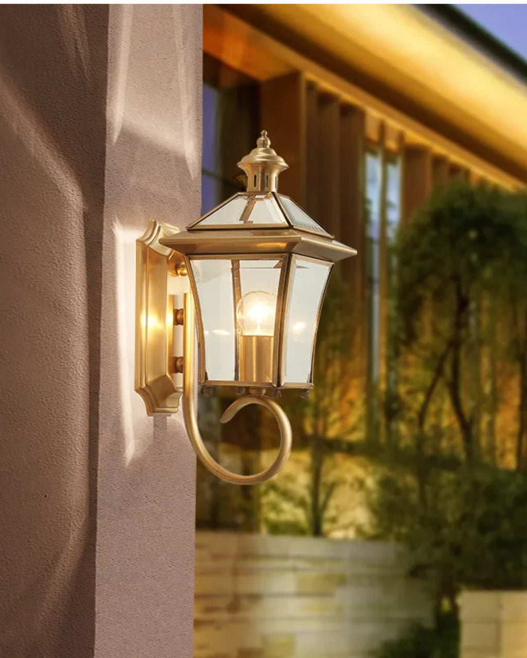Le Lumière Dorée – Elegancka zewnętrzna lampa ścienna