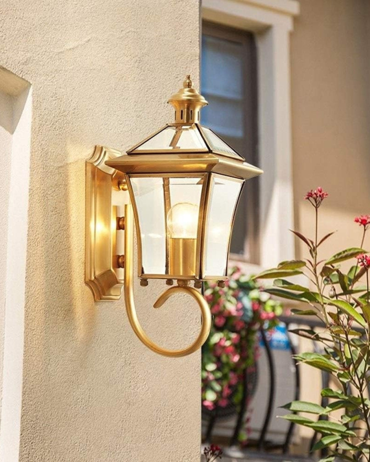 Le Lumière Dorée – Elegancka zewnętrzna lampa ścienna