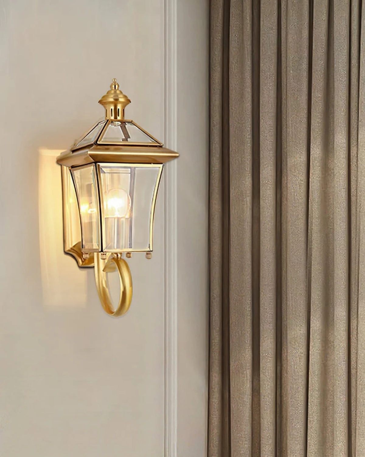 Le Lumière Dorée – Elegancka zewnętrzna lampa ścienna