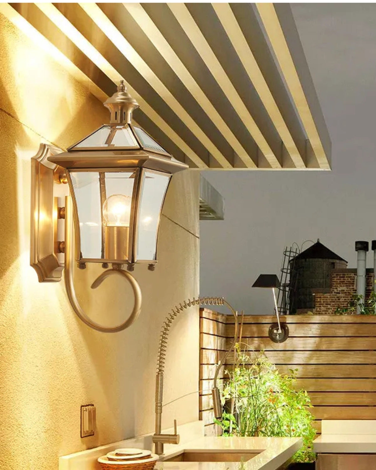 Le Lumière Dorée – Elegancka zewnętrzna lampa ścienna