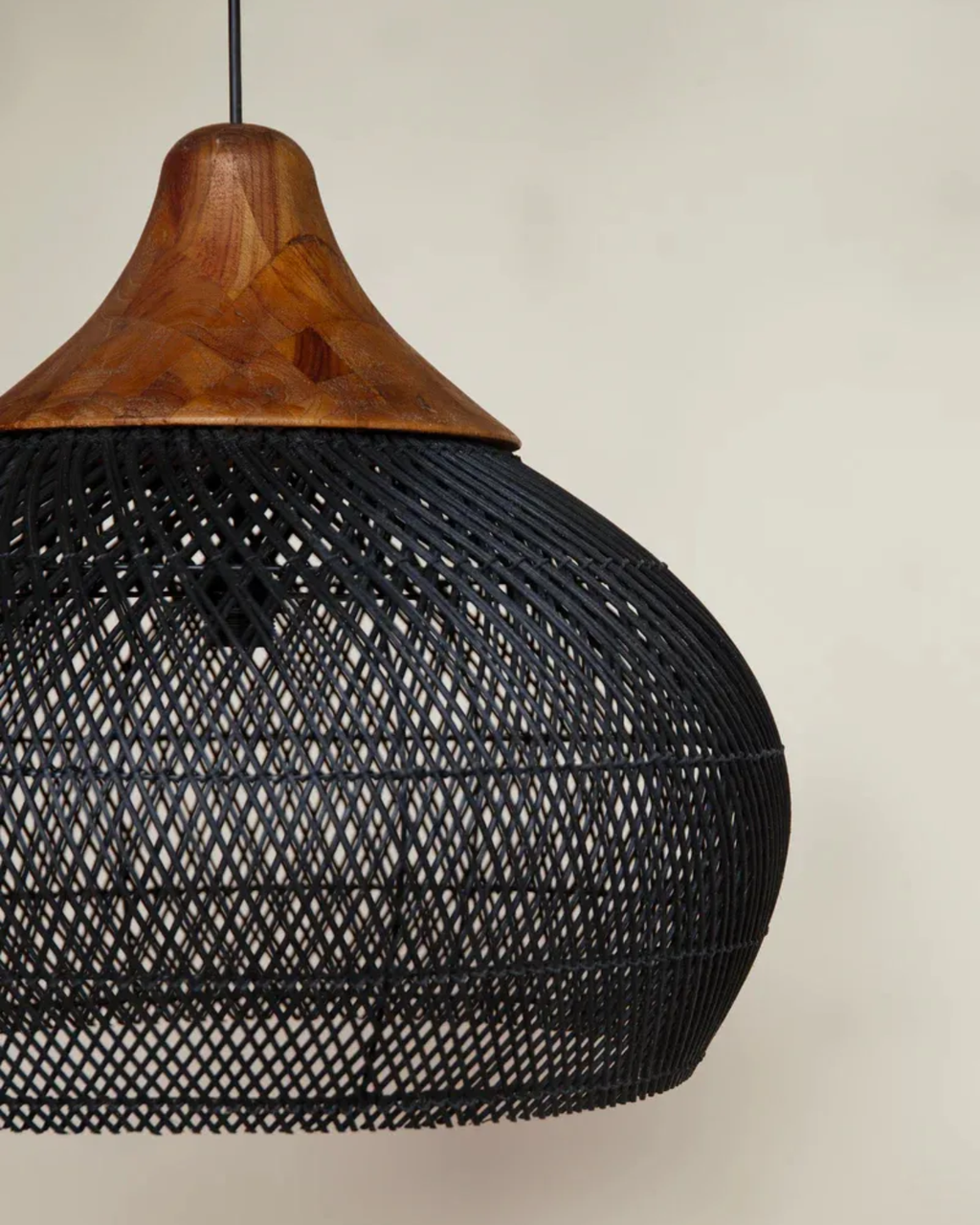 L’Orbe Céleste – Elegancka lampa wisząca z rattanu