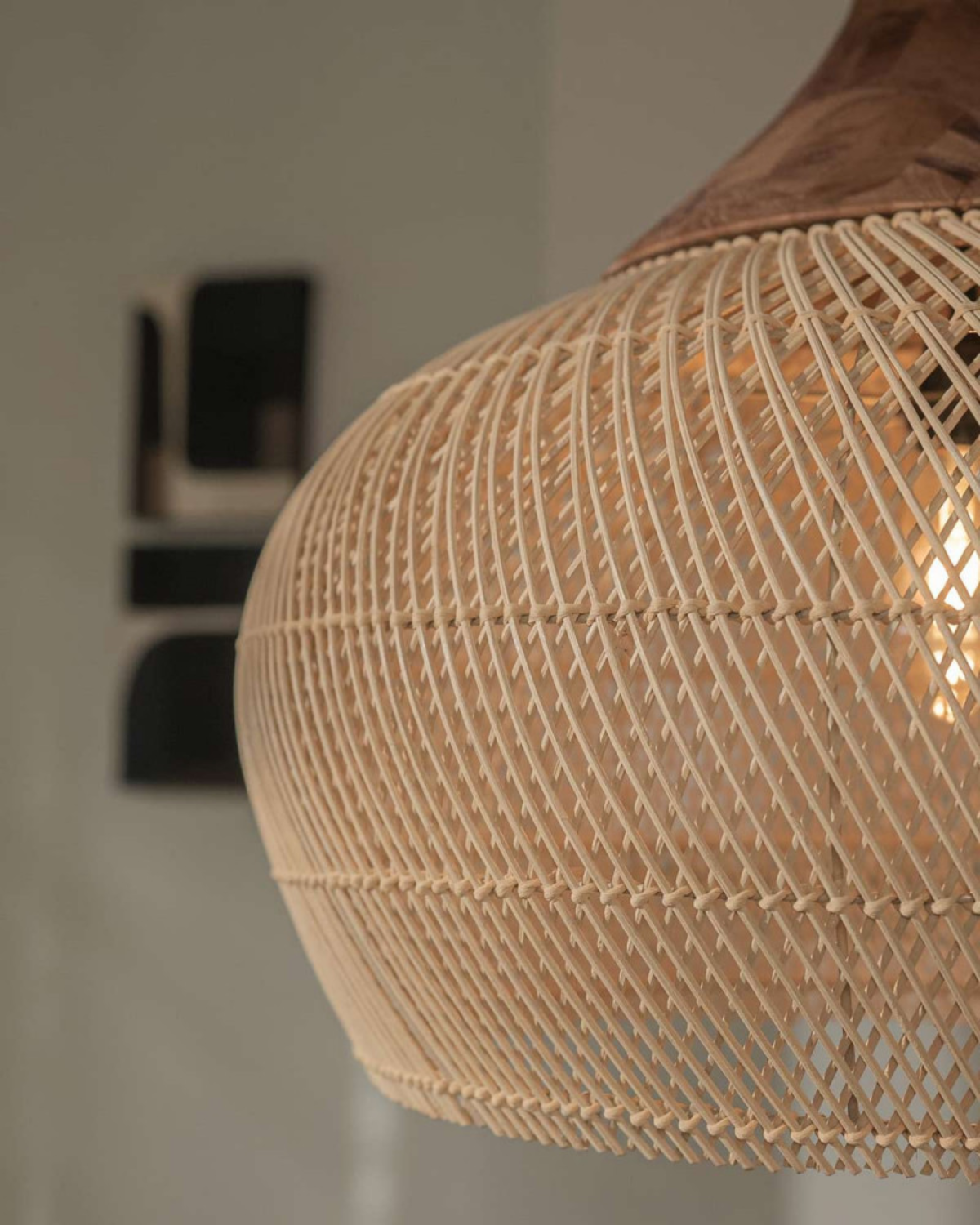 L’Orbe Céleste – Elegancka lampa wisząca z rattanu