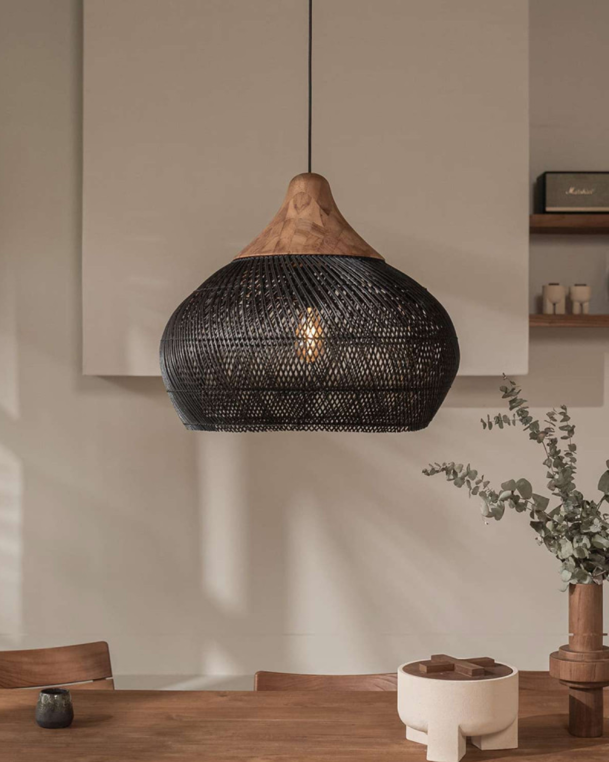 L’Orbe Céleste – Elegancka lampa wisząca z rattanu
